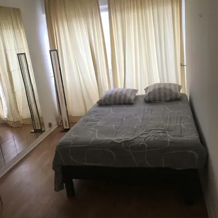 Rue De La Pompe Apartment