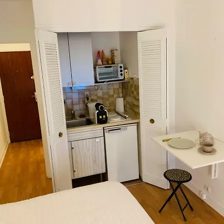 Rue De La Pompe Apartment *